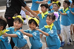 凛きっず。親子で人気曲を楽しく踊るチーム。